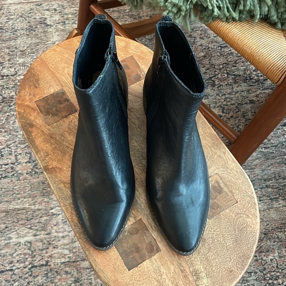 Lucky Brand black pointed toe low bootie women’s size 7 1/2 with brown h… - Picture 2 of 12